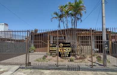 Imagem: A casa possui 2 Dormitórios, 2 Banheiros, 2 Vagas na garagem