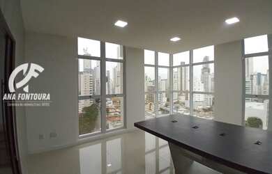 Imagem: O depósito para alugar possui 2 Vagas na garagem e 50m² de