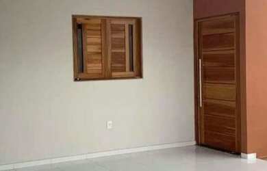 Imagem: A casa possui 3 Dormitórios, 1 Banheiro, 2 Vagas na garagem