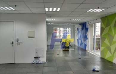 Imagem: O depósito possui 2 Vagas na garagem, 86m² de Área e está