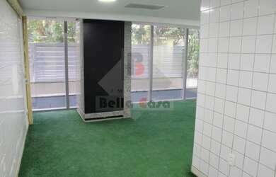 Imagem: O depósito possui 2 Vagas na garagem, 327m² de Área e está