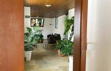 Imagem: O apartamento possui 3 Dormitórios, 1 Banheiro, 2 Vagas na