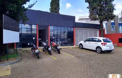 Imagem: O depósito possui 5 Vagas na garagem, 467m² de Área e está