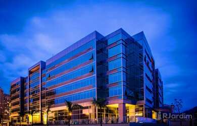 Imagem: O depósito possui 1 Vaga na garagem, 25m² de Área e está