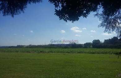 Imagem: O terreno possui 97.000m² de Área e está localizado em Porto