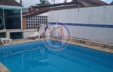 Imagem: A casa possui 5 Dormitórios, 4 Banheiros, 4 Vagas na garagem