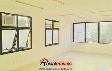 Imagem: O depósito possui 1 Vaga na garagem e 41m² de Área e está