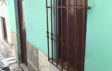 Imagem: A casa possui 1 Dormitório, 1 Banheiro, 1 Vaga na garagem e