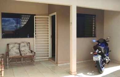 Imagem: A casa em condomínio possui 3 Dormitórios, 2 Banheiros, 1