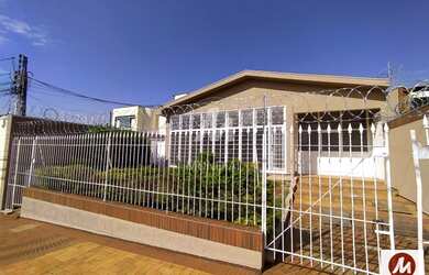 Imagem: O depósito possui 2 Vagas na garagem, 220m² de Área e está