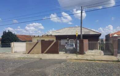 Imagem: A casa possui 2 Dormitórios, 1 Banheiro, 1 Vaga na garagem