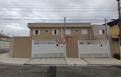 Imagem: A casa possui 2 Dormitórios, 1 Banheiro, 2 Vagas na garagem