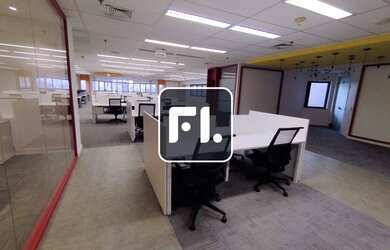 Imagem: O depósito possui 5 Vagas na garagem e 670m² de Área e está