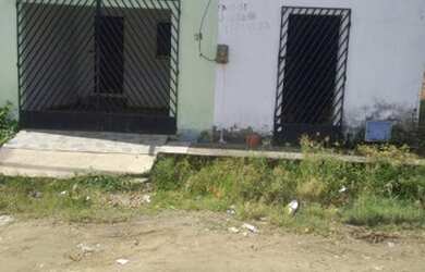 Imagem: A casa possui 2 Dormitórios, 2 Banheiros e 1 Vaga na garagem