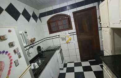 Imagem: A casa possui 3 Dormitórios, 3 Banheiros, 1 Vaga na garagem