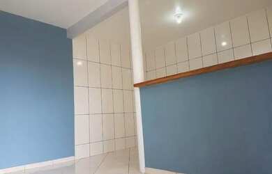 Imagem: A casa possui 2 Dormitórios, 1 Banheiro, 2 Vagas na garagem