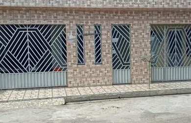 Imagem: A casa possui 1 Dormitório, 2 Banheiros, 1 Vaga na garagem