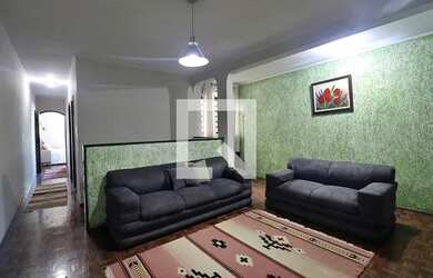 Imagem: A casa possui 3 Dormitórios, 3 Banheiros, 3 Vagas na garagem