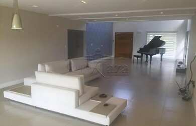 Imagem: A casa em condomínio possui 4 Dormitórios, 5 Banheiros, 5