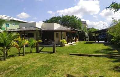 Imagem: A casa possui 2 Dormitórios, 5 Vagas na garagem e está localizado