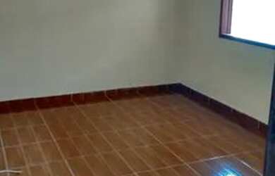 Imagem: A casa possui 2 Dormitórios, 2 Banheiros e 1 Vaga na garagem