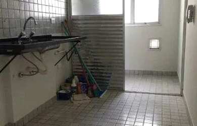 Imagem: O apartamento possui 3 Dormitórios, 1 Banheiro, 1 Vaga na garagem