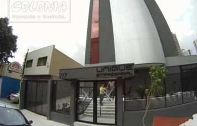 Imagem: O depósito possui 5 Vagas na garagem e 200m² de Área e está