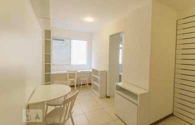 Imagem: O apartamento possui 1 Dormitório, 1 Banheiro, 1 Vaga na garagem