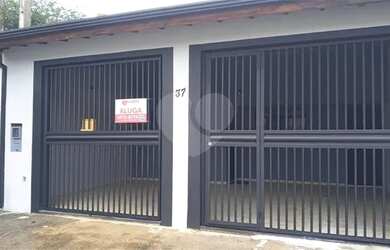 Imagem: A casa possui 2 Dormitórios, 2 Banheiros, 3 Vagas na garagem