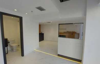 Imagem: O depósito possui 2 Vagas na garagem, 90m² de Área e está