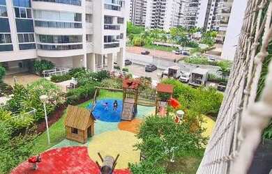 Imagem 1: Ilha Pura Viure 2Q com porteira fechada com vista parque