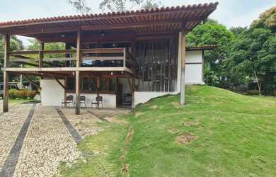 Imagem: A casa possui 2 Dormitórios, 3 Banheiros, 4 Vagas na garagem