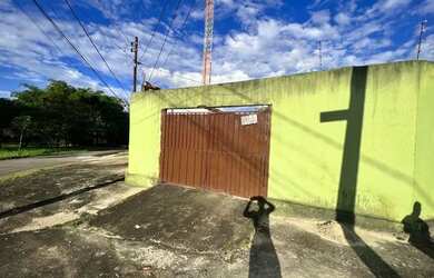 Imagem: A casa possui 1 Dormitório, 1 Banheiro, 1 Vaga na garagem