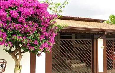 Imagem: A casa possui 3 Dormitórios, 2 Banheiros e está localizado