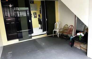 Imagem: A casa possui 3 Dormitórios, 3 Banheiros, 1 Vaga na garagem