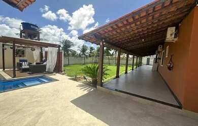 Imagem: A casa possui 3 Dormitórios, 5 Vagas na garagem e está localizado