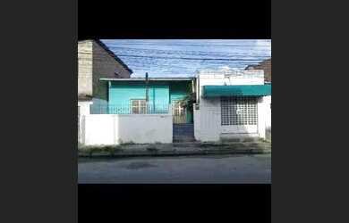 Imagem: A casa possui 2 Dormitórios, 1 Banheiro e está localizado