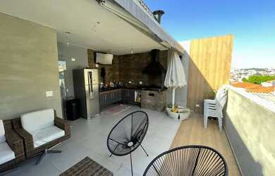 Imagem: A casa possui 3 Dormitórios, 5 Banheiros, 5 Vagas na garagem