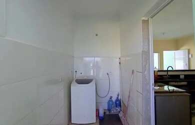 Imagem: A casa possui 2 Dormitórios, 2 Banheiros, 1 Vaga na garagem