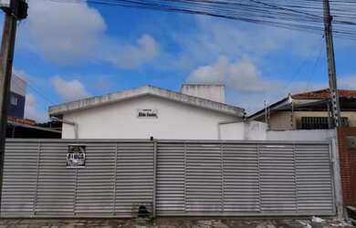 Imagem: A casa possui 2 Dormitórios, 2 Banheiros, 1 Vaga na garagem