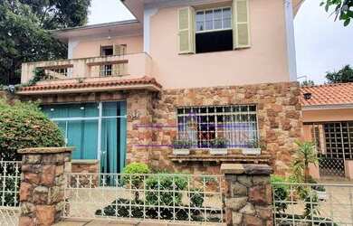 Imagem: A casa possui 3 Dormitórios, 3 Banheiros, 3 Vagas na garagem