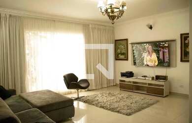 Imagem: A casa possui 3 Dormitórios, 5 Banheiros, 5 Vagas na garagem