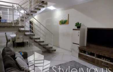 Imagem: A casa possui 3 Dormitórios, 3 Banheiros, 2 Vagas na garagem