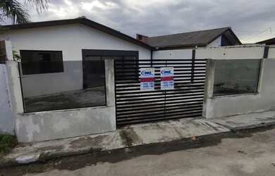 Imagem: A casa possui 3 Dormitórios, 1 Banheiro, 3 Vagas na garagem