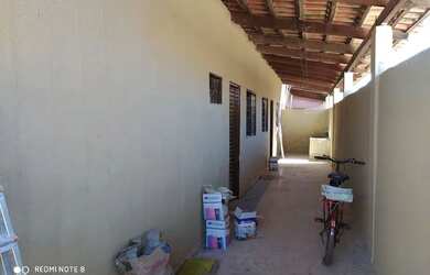 Imagem: A casa possui 2 Dormitórios, 1 Banheiro, 1 Vaga na garagem