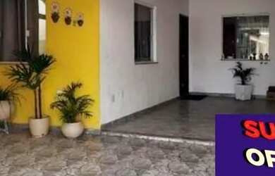 Imagem: A casa possui 3 Dormitórios, 2 Banheiros, 3 Vagas na garagem