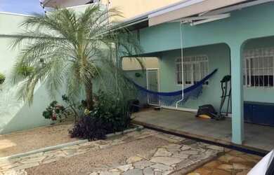 Imagem: A casa possui 3 Dormitórios, 2 Banheiros, 310m² de Área e