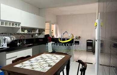 Imagem: A casa possui 3 Dormitórios, 3 Banheiros, 2 Vagas na garagem