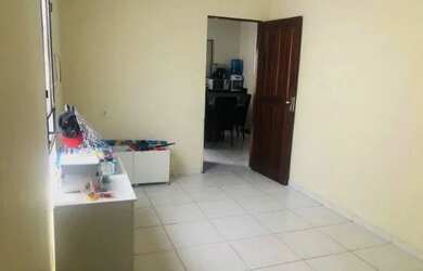 Imagem: A casa possui 2 Dormitórios, 1 Banheiro, 1 Vaga na garagem