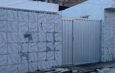 Imagem: A casa possui 3 Dormitórios, 2 Vagas na garagem, 250.000m²